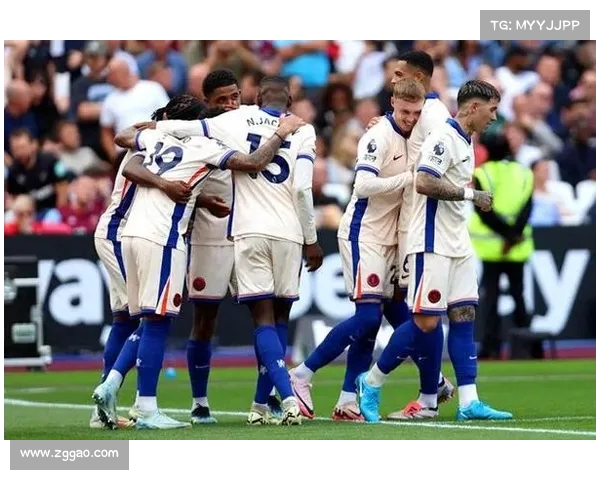 英超德比大战激烈上演 红魔与蓝军为荣耀殊死搏斗 英超德比大战激烈上演 红魔与蓝军为荣耀殊死搏斗